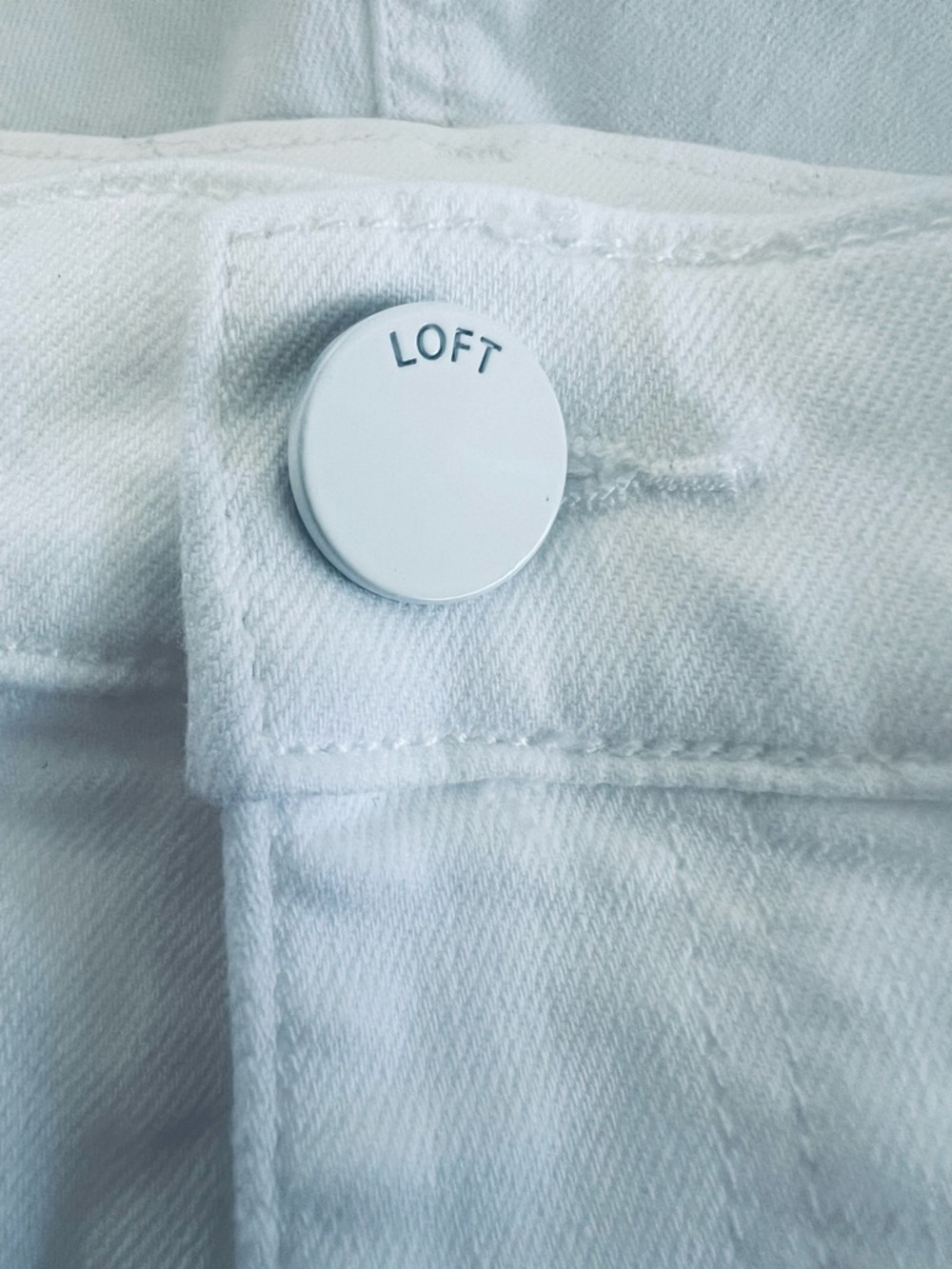 LOFT White Frayed Hem Denim Shorts 🩳 - Picture 2 of 6